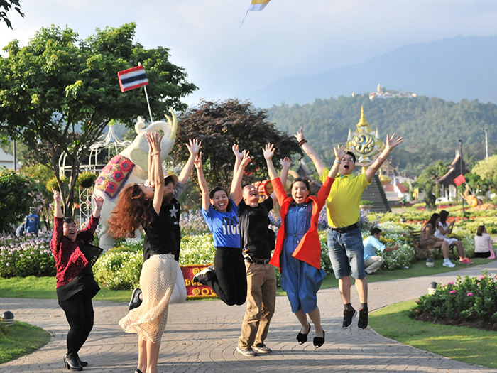 Taylandın möcüzələrini kəşf etmək: Etibarlı açıq ayaqqabılarda komandamızın macərası